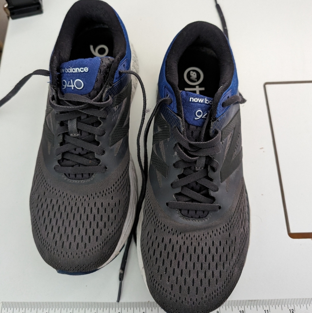 Men's New balance 940, size 9.5, 2E Gray/ Black w Blue Trim Sneakers